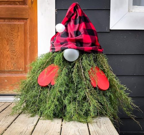 　　How Gnomes Became Classic Christmas Decor and 7 You Can Buy Right Now