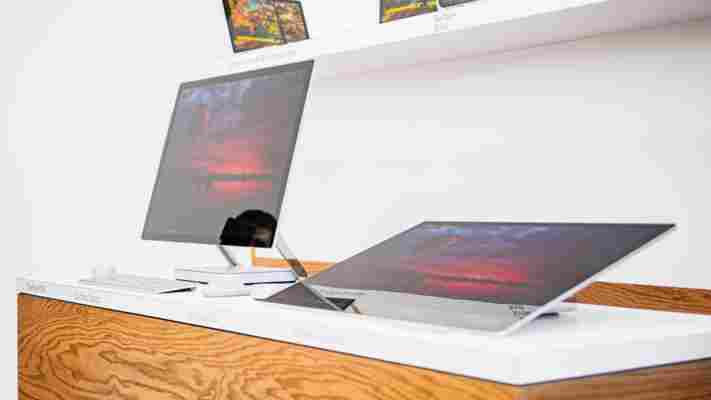 Report: Microsoft is planning a modular Surface monitor and PC for 2020